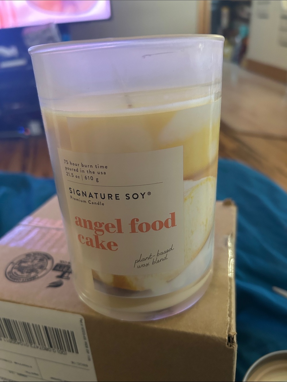 21.5 oz Glass Angel Food Cake Scented Candle - Cream & Yellow